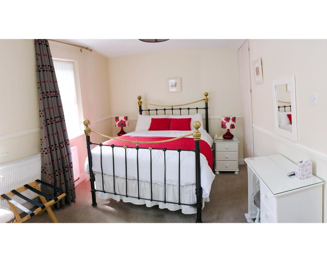 Гостевой дом Kennys Guest House Каслбар